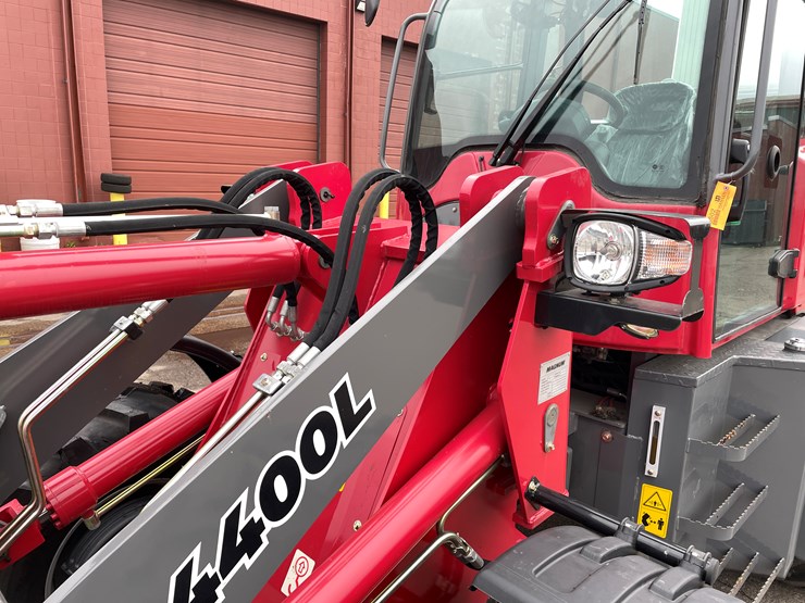 #5502-•-2024-magnum-4400l-wheel-loader-image-21