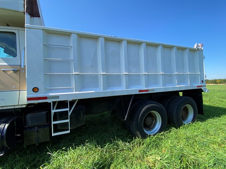 1988-ford-l9000-image-3