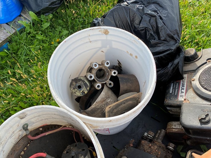 #1666-•-(5)-small-engines-&-various-parts-image-10