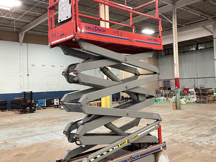 #5553-•-skyjack-sj226-scissor-lift-image-39