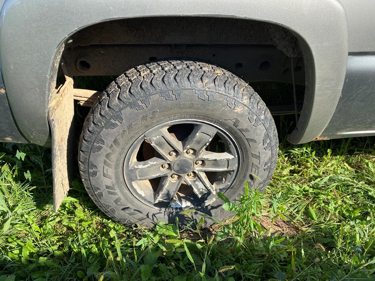 #1599-•-2000-chevy-silverado-1500-extended-cab-pickup-truck-(has-wi-title)-image-29