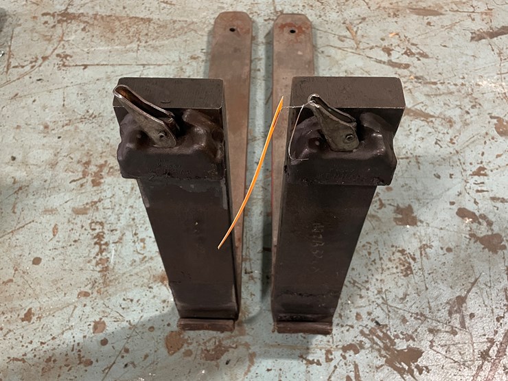 #7206-•-32"-x-4"-forklift-pallet-forks-image-5