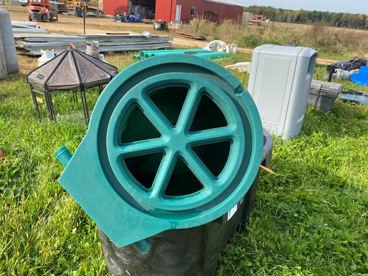 #1655-•-poly-100-gallon-water-tank-image-9