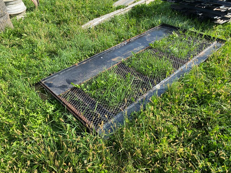 #1649-•-various-sections-of-stake-pocket-sides-and-headache-racks-image-2