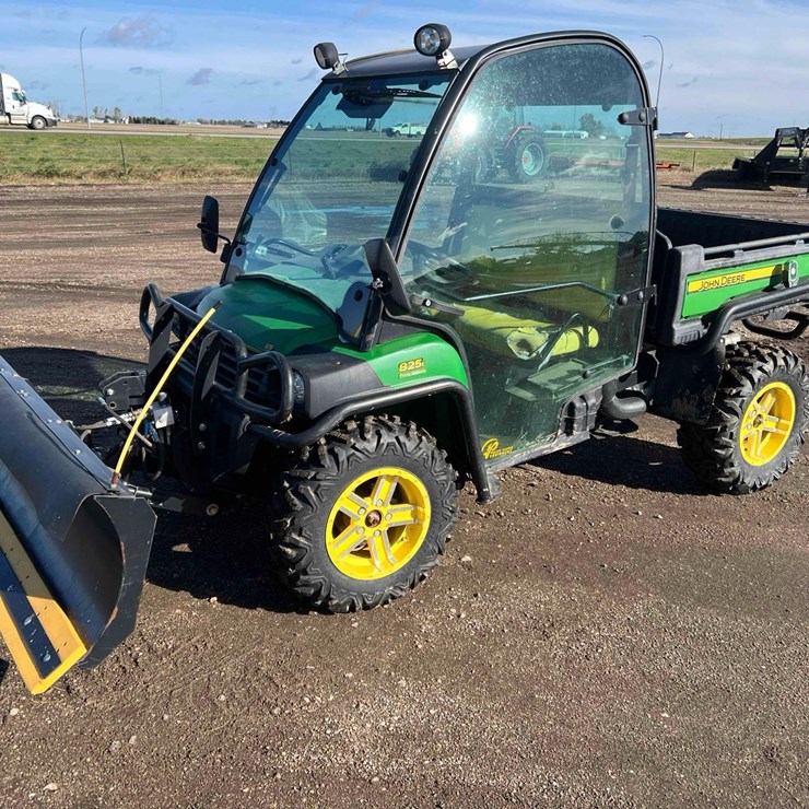 2013 JOHN DEERE GATOR
