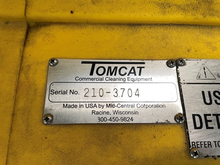 #5567-•-tomcat-2600-electric-floor-scrubber-image-29