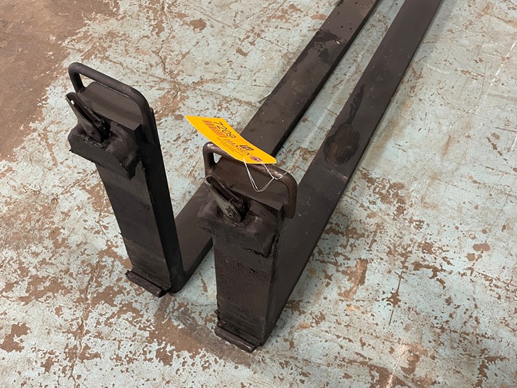 #7209-•-60"-x-4"-forklift-pallet-forks-image-3