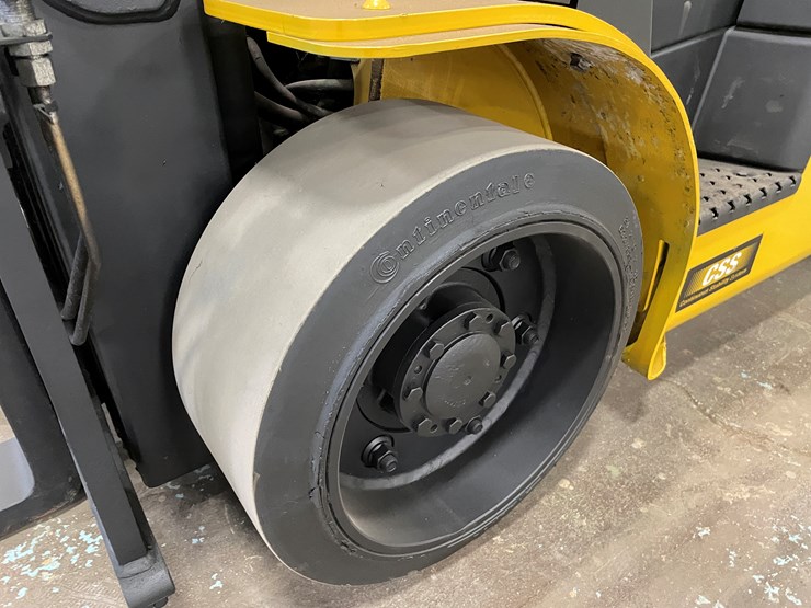 #5559-•-2017-yale-glc070-lp-forklift-image-18