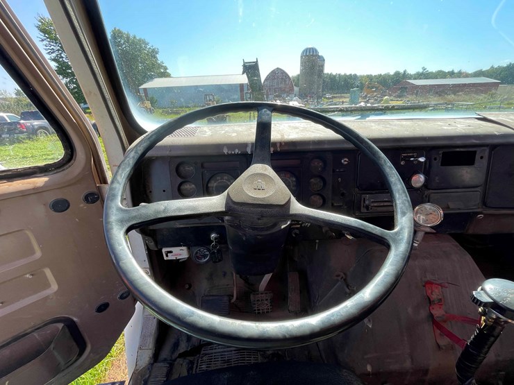 1982-international-dt466-image-92