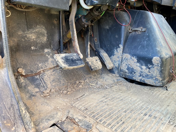 international-4900-image-44