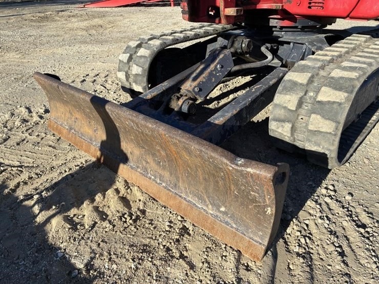 2022-takeuchi-tb230-image-9