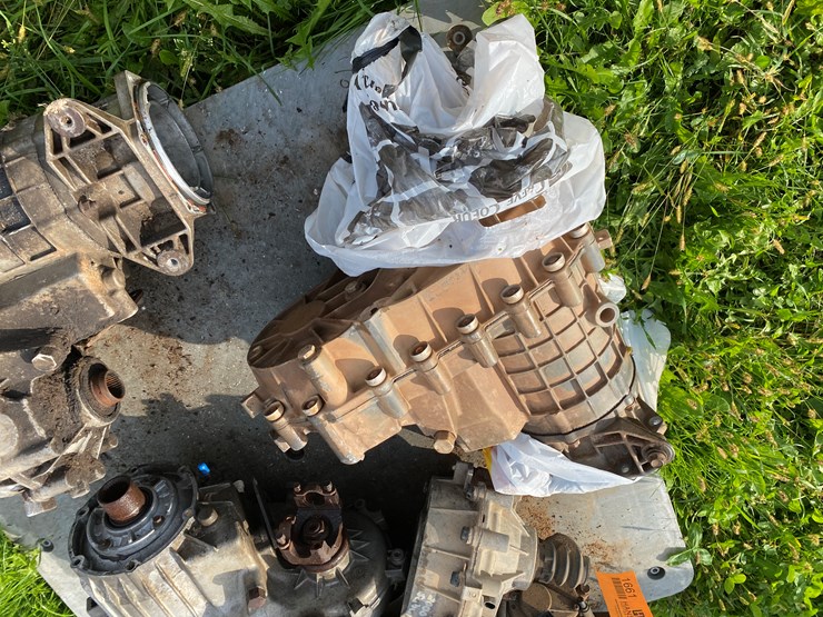 #1661-•-(4)-vehicle-transfer-cases-image-9