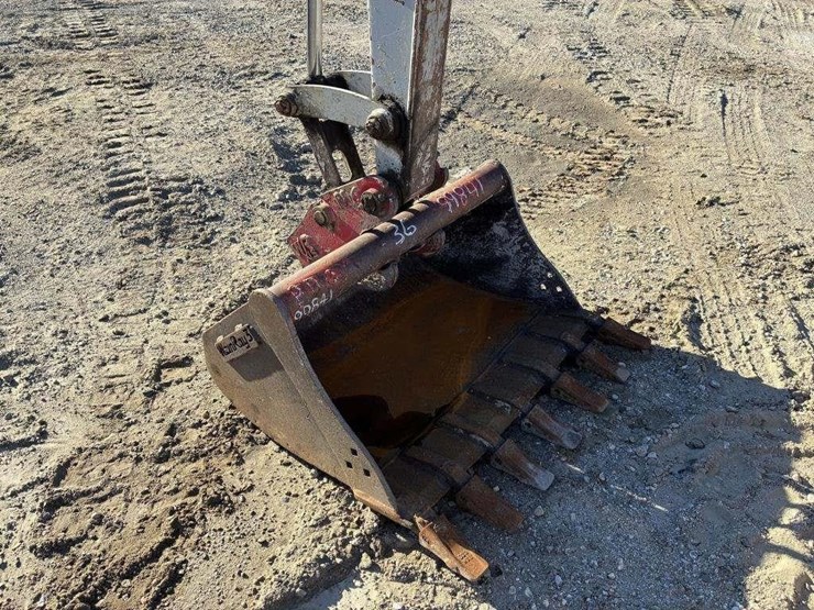 2022-takeuchi-tb230-image-5