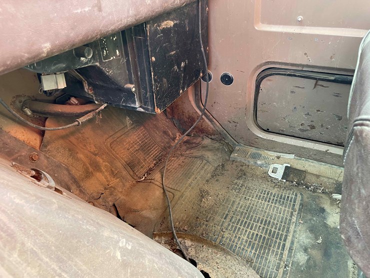 1982-international-dt466-image-86