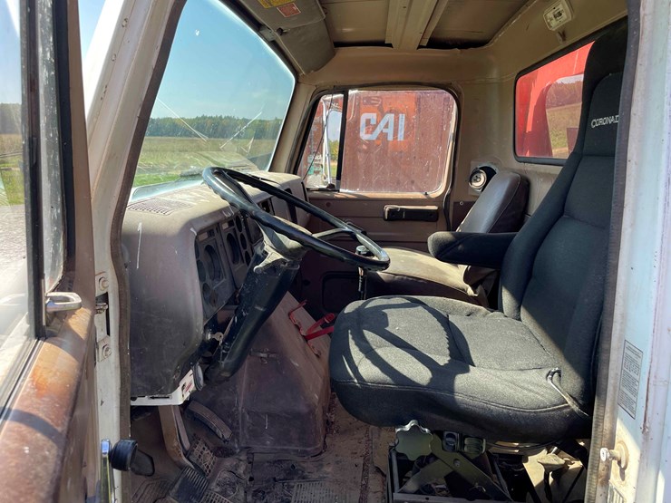 1982-international-dt466-image-83