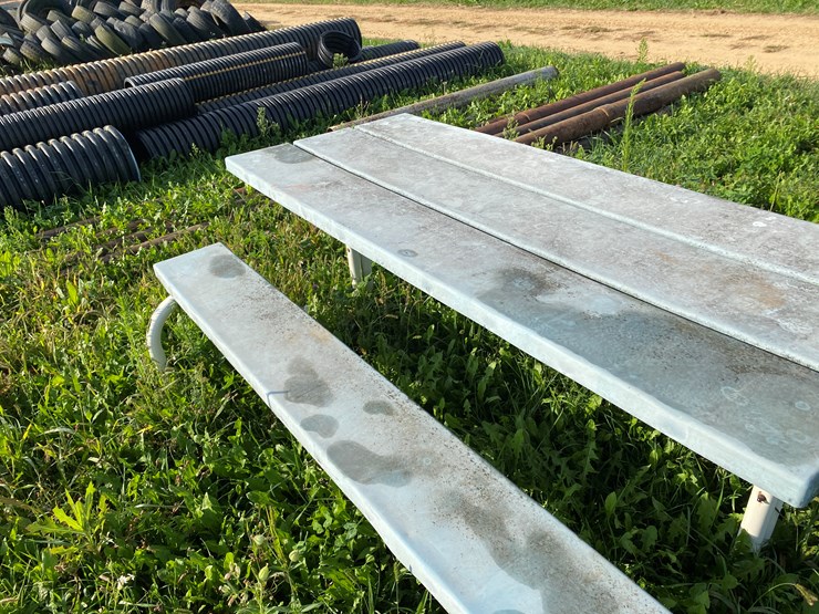 #1632-•-picnic-table-image-5