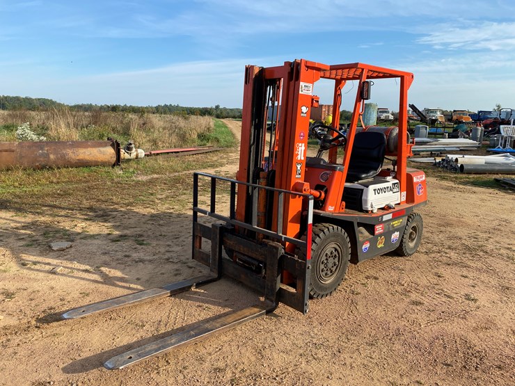 #1608-•-toyota-lp-forklift-image-1
