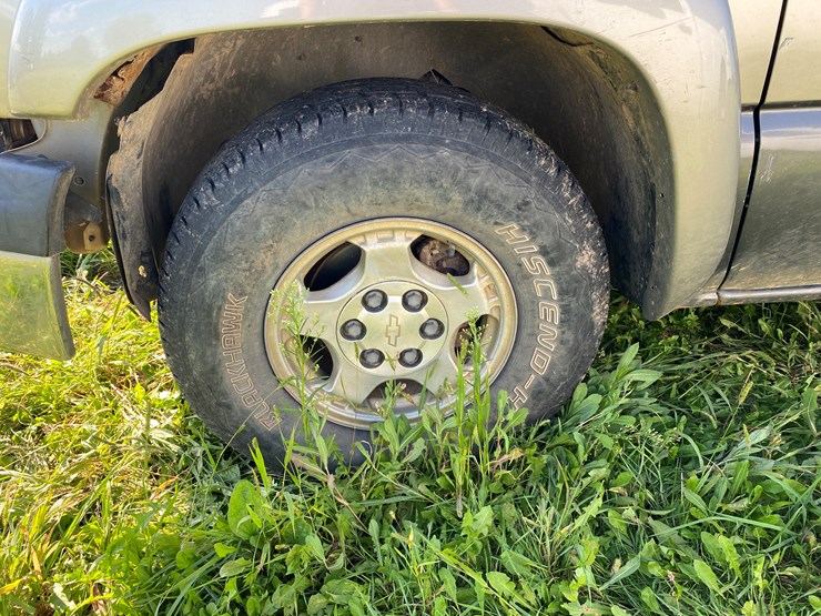 #1599-•-2000-chevy-silverado-1500-extended-cab-pickup-truck-(has-wi-title)-image-10