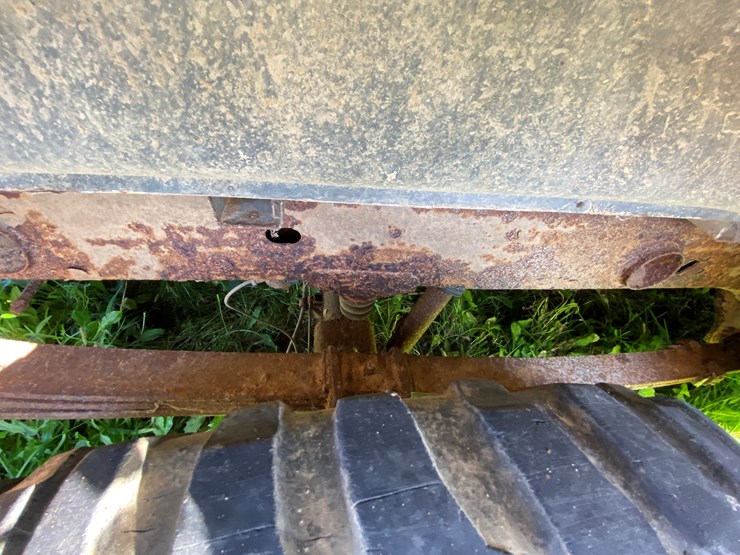 #1598-•-2010-chevy-silverado-1500-regular-cab-pickup-truck-(no-title)-image-33