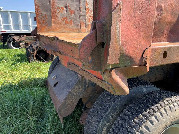 1982-international-dt466-image-64