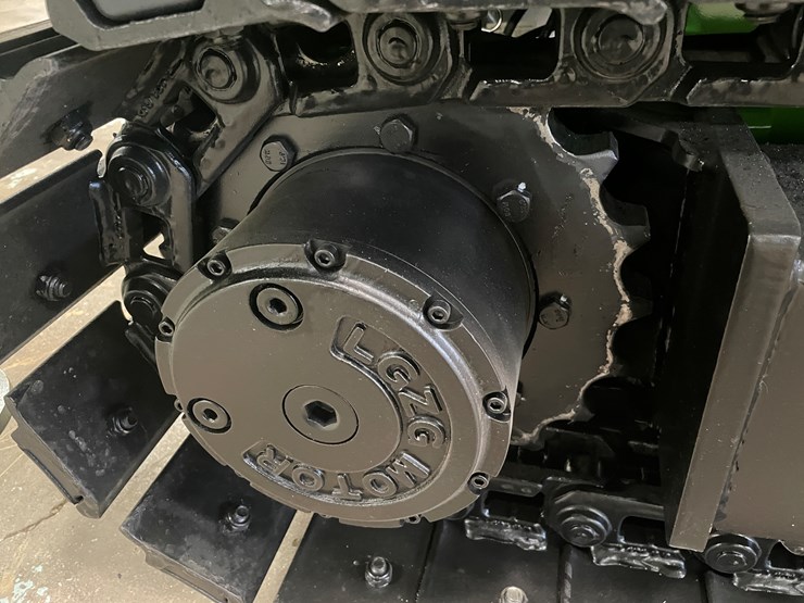 #5551-•-fronteq-fs6332tl-track-drive-scissor-lift-with-outriggers-image-46