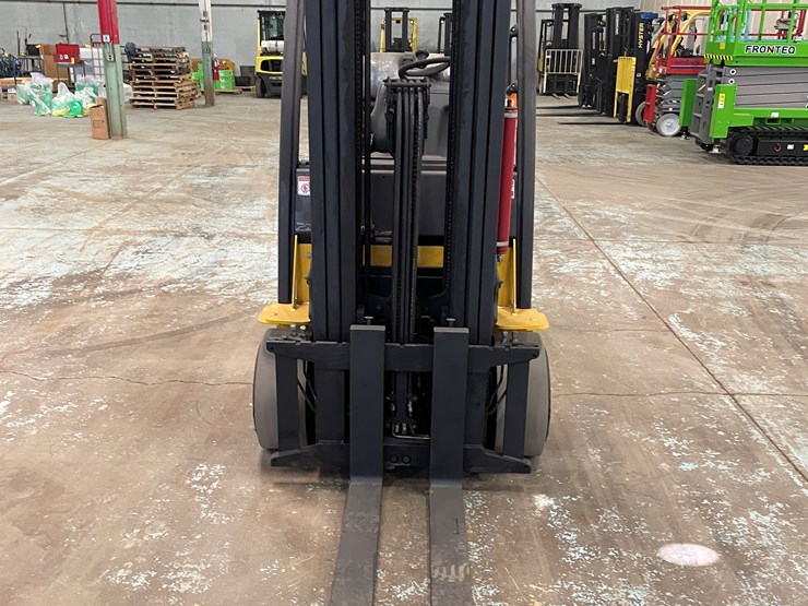 #5559-•-2017-yale-glc070-lp-forklift-image-2