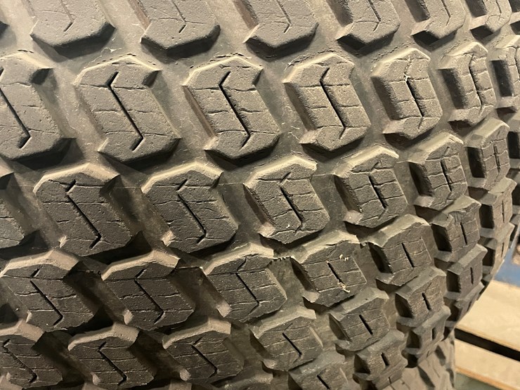 #7226-•-(4)-turf-tires-on-9-bolt-rims-image-7