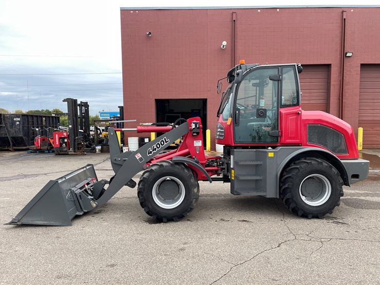 #5502-•-2024-magnum-4400l-wheel-loader-image-8