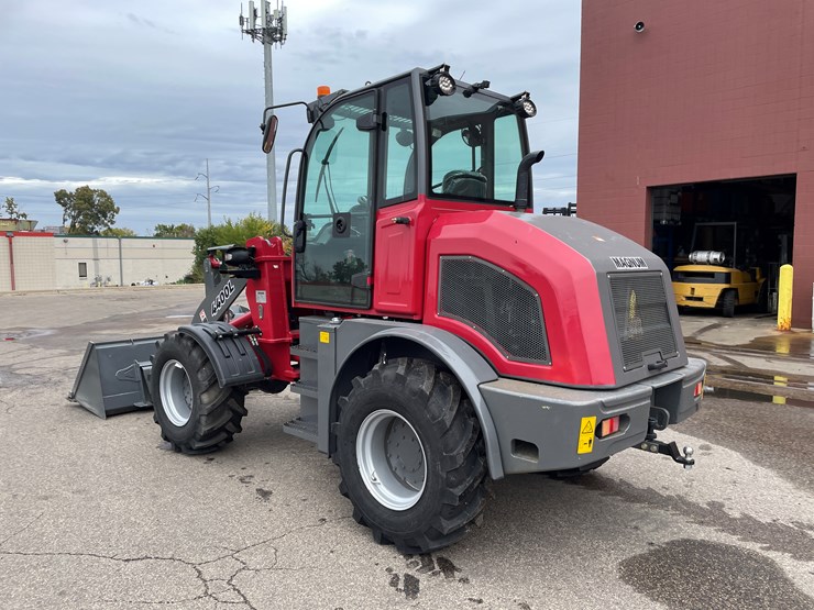 #5502-•-2024-magnum-4400l-wheel-loader-image-7