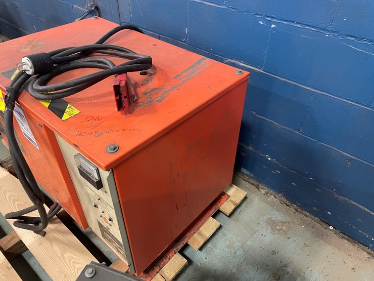 #7225-•-allied-c&d-forklift-battery-charger-image-4
