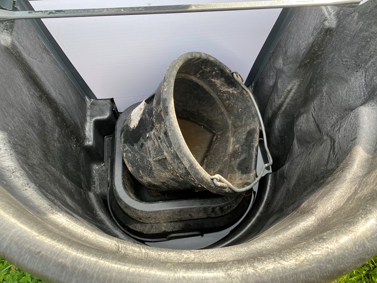 #1655-•-poly-100-gallon-water-tank-image-5