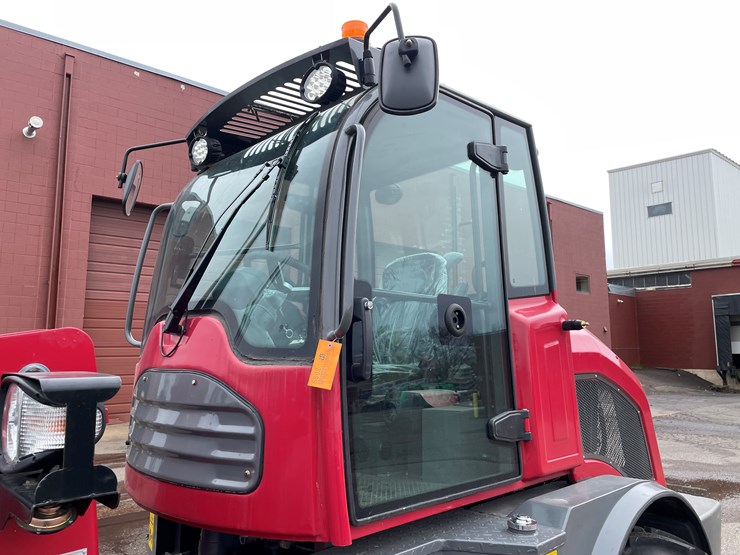 #5502-•-2024-magnum-4400l-wheel-loader-image-29