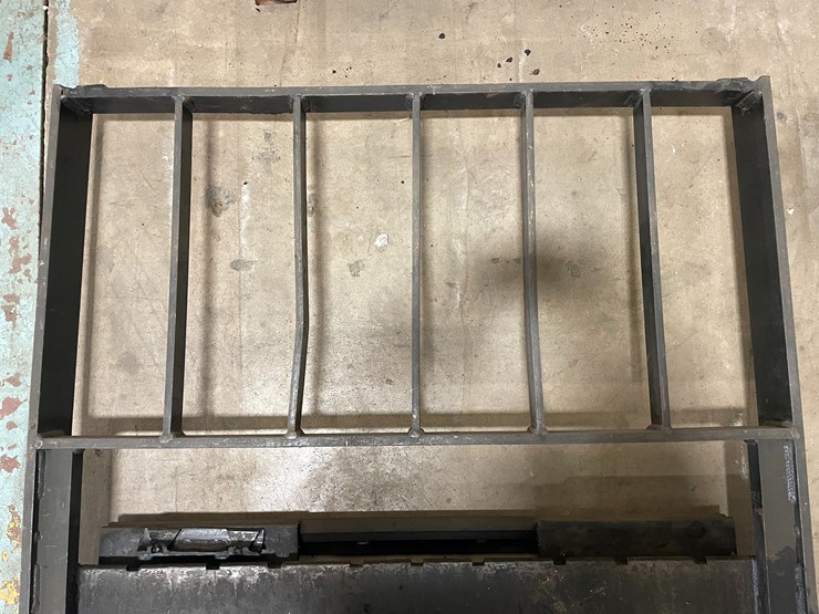 #7200-•-forklift-side-shift-plate-with-load-back-rest-image-4