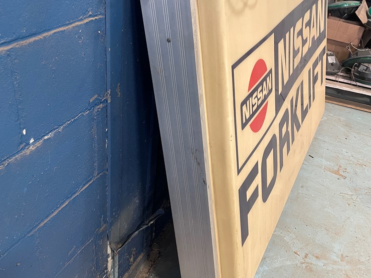 #7230-•-nissan-forklift-lighted-sign-image-8