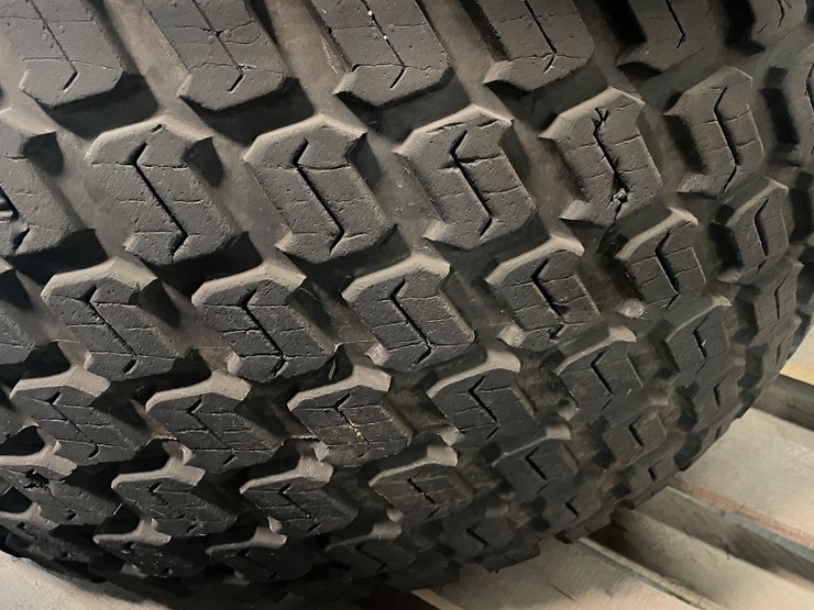 #7226-•-(4)-turf-tires-on-9-bolt-rims-image-8