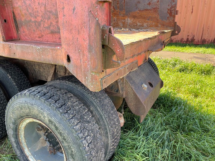 1982-international-dt466-image-59