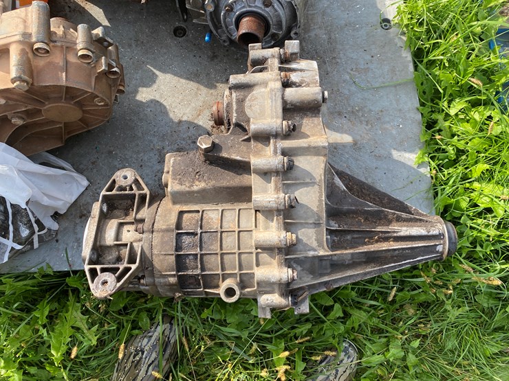 #1661-•-(4)-vehicle-transfer-cases-image-4