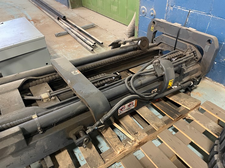 #7240-•-caterpillar-forklift-mast-image-11