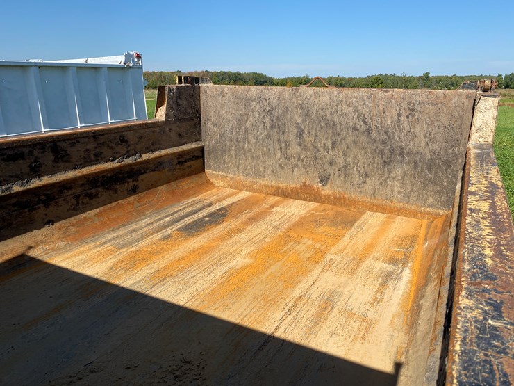 international-4900-image-57