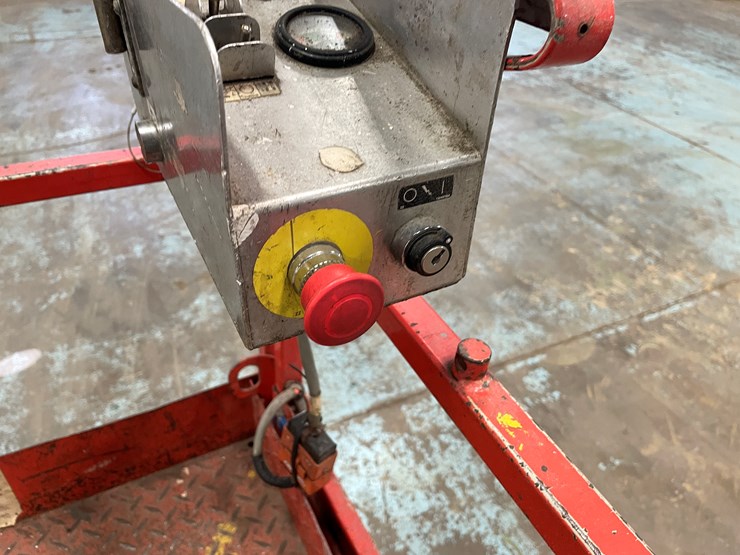 #5553-•-skyjack-sj226-scissor-lift-image-23