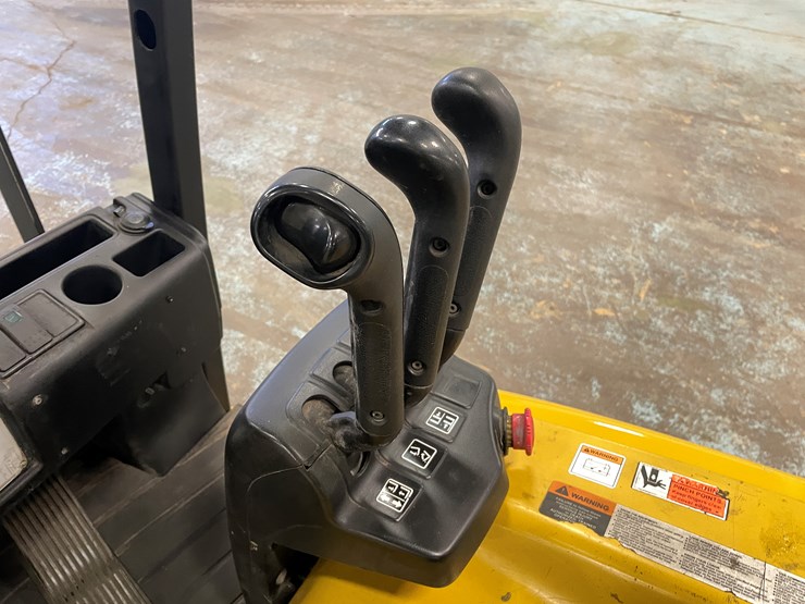 #5565-•-2020-yale-erp040-electric-forklift-image-21