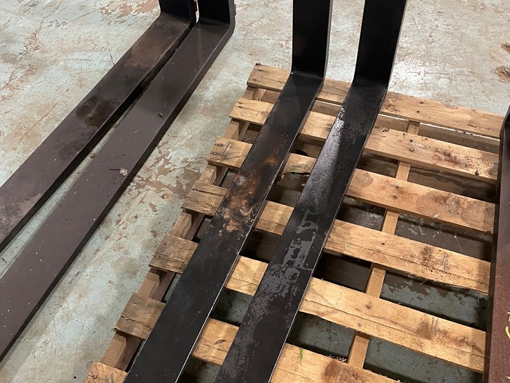 #7214-•-42"-x-4"-forklift-pallet-forks-image-1