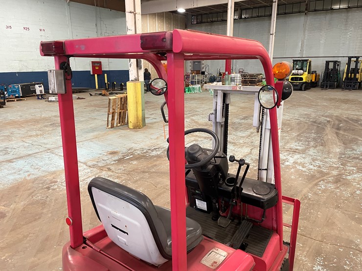 #5568-•-toyota-7-runner-1,500-lbs.-electric-forklift-image-23