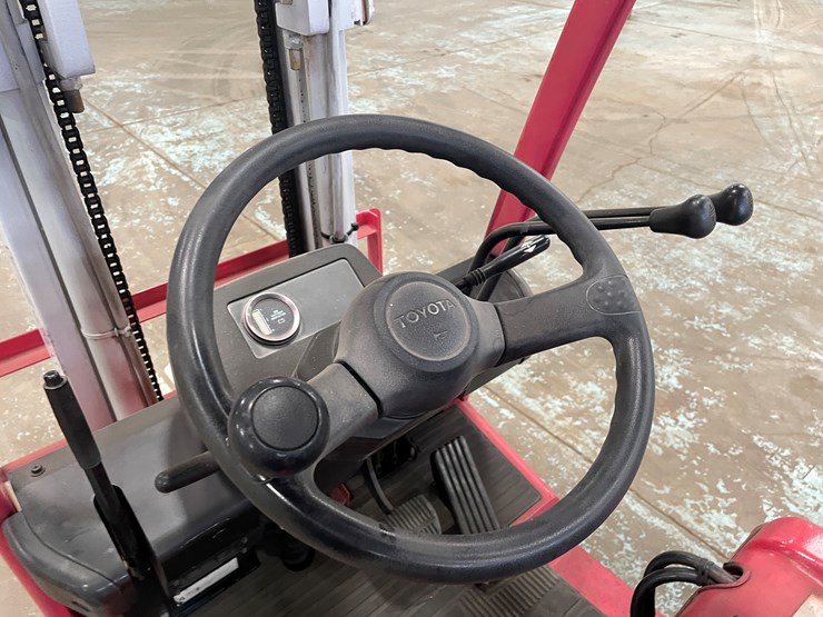 #5568-•-toyota-7-runner-1,500-lbs.-electric-forklift-image-40