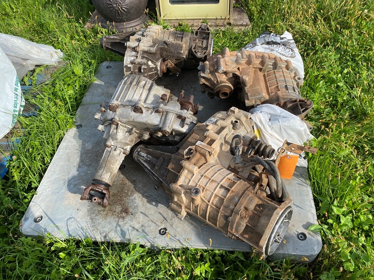 #1661-•-(4)-vehicle-transfer-cases-image-13