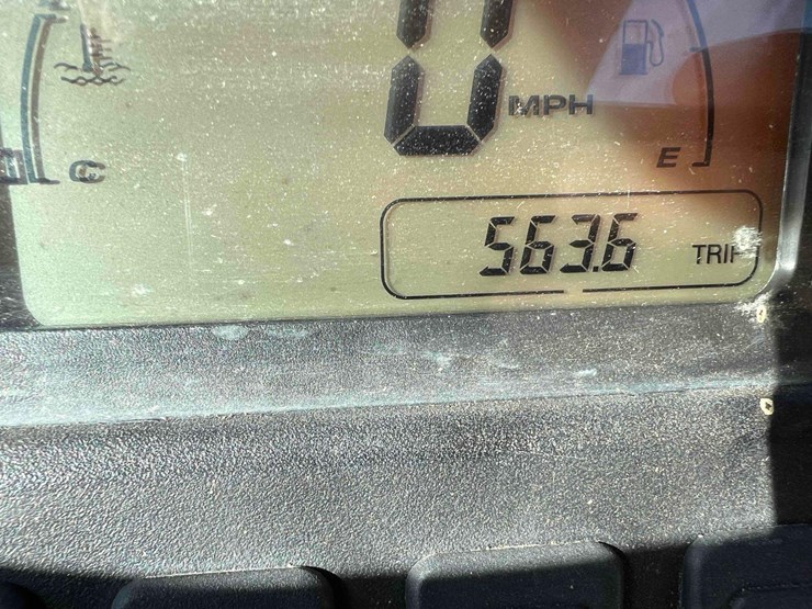 2013-john-deere-gator-image-32