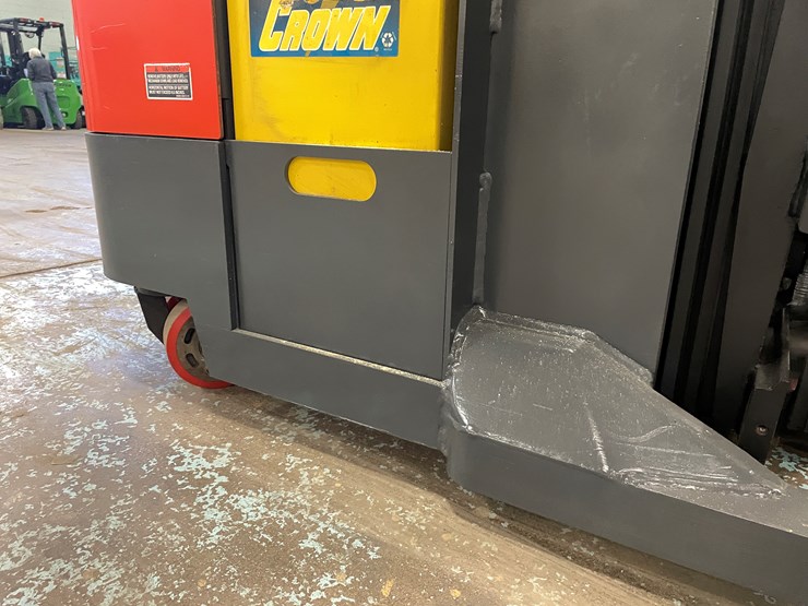 #5566-•-toyota-7bru18-ride-on-electric-reach-forklift-image-26