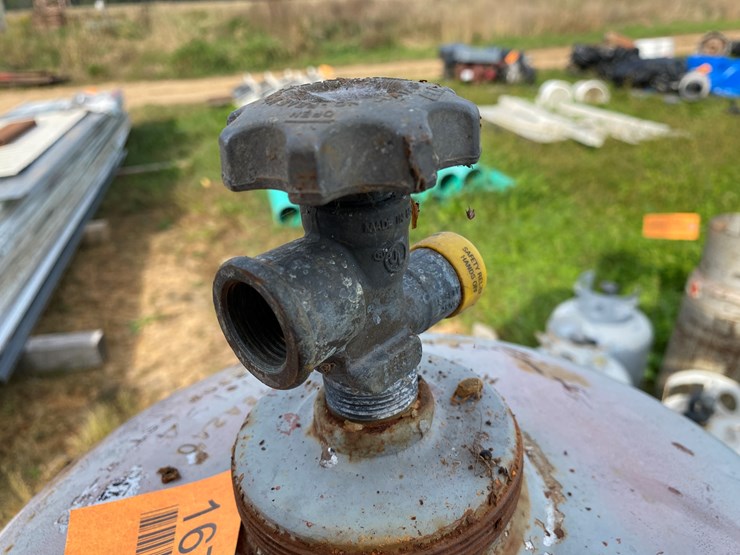 #1674-•-(2)-large-steel-propane-tanks-image-9