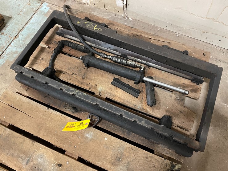 #7201-•-forklift-side-shift-plate-image-1