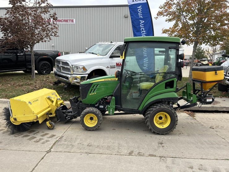 john-deere-1025r-image-2